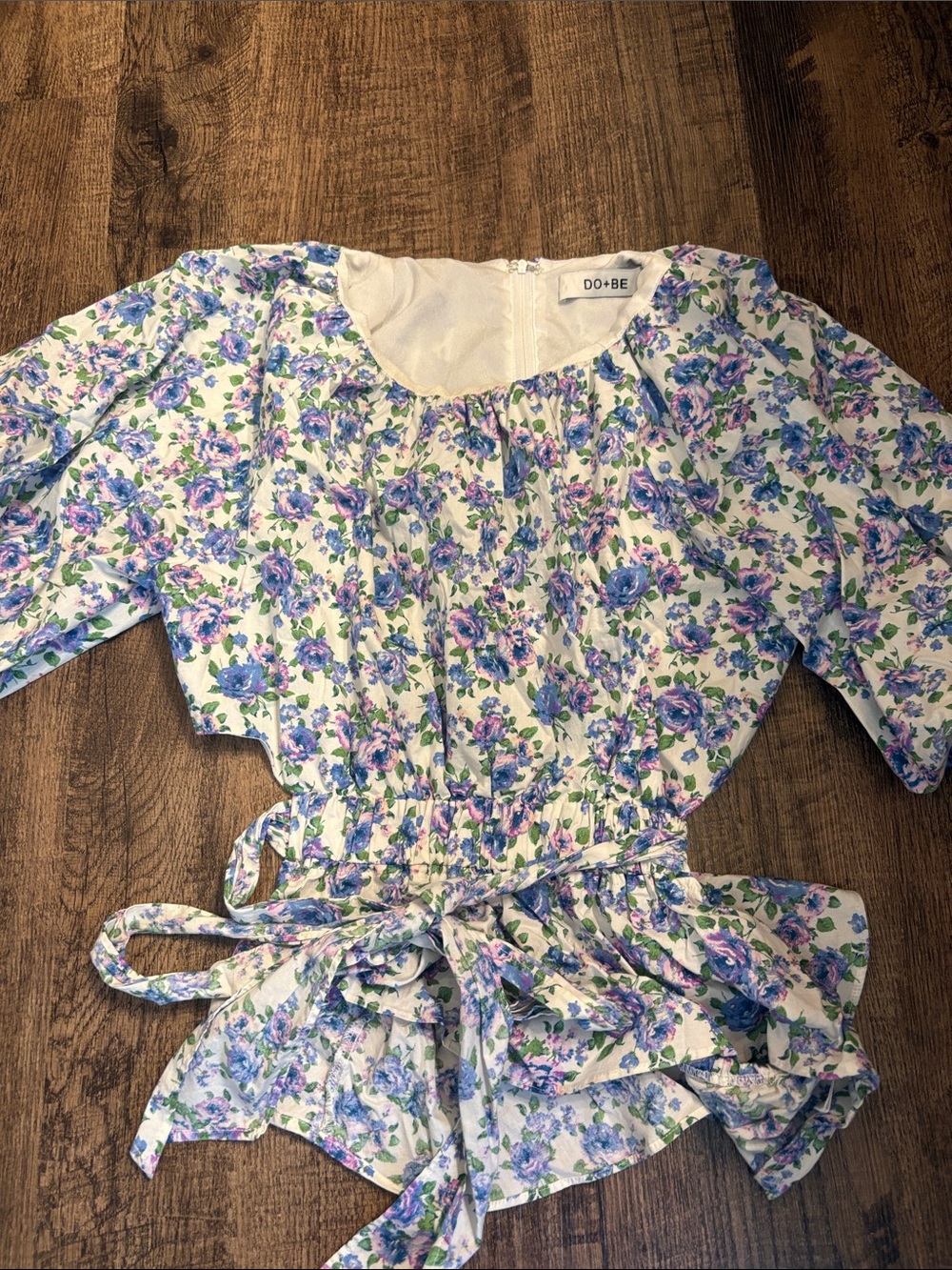DO+BE Floral Tie-Waist Blouse Puff Sleeves Cropped Back cutout cotton